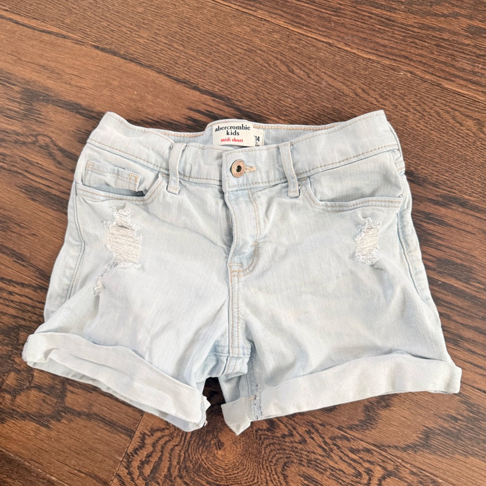 Abercrombie & Fitch Light Blue girls size 13/14 Shorts in great condition - Picture 2 of 9